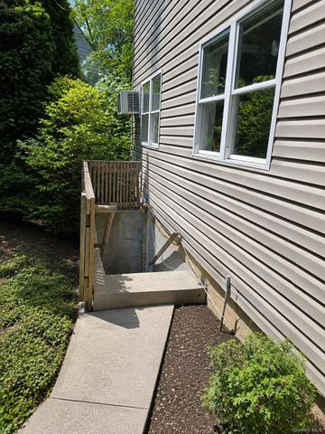 6 Chalden Court, Huntington Station, NY 11746