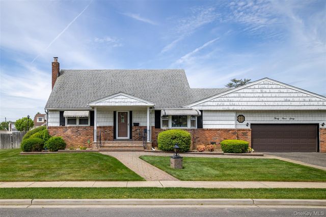 3960 Wellwood Road, Seaford, NY 11783
