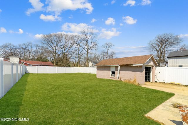 142 Monmouth Road, Oakhurst, NJ 07755