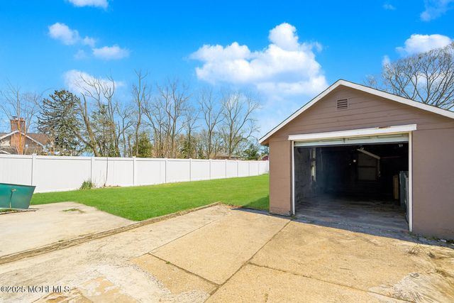 142 Monmouth Road, Oakhurst, NJ 07755