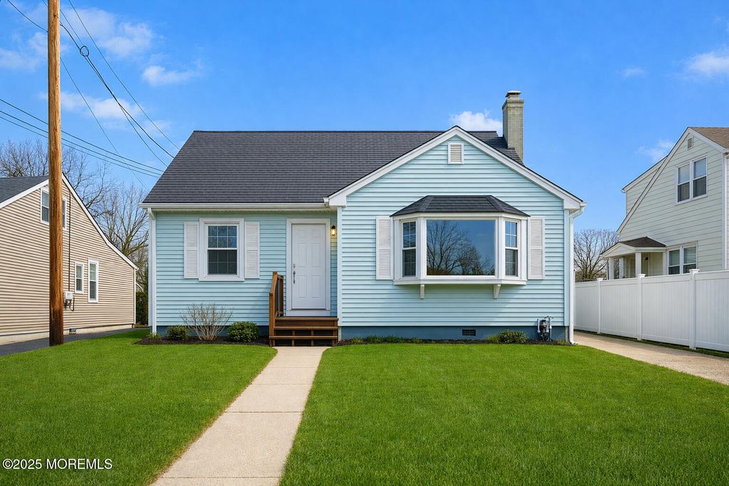 142 Monmouth Road, Oakhurst, NJ 07755