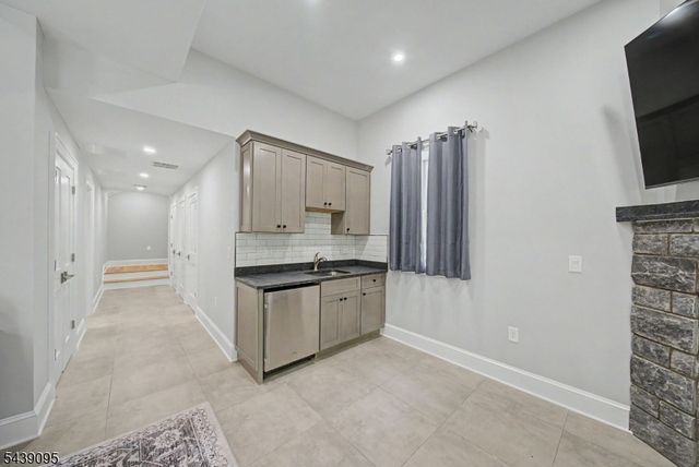 13 Rockaway Ave, Denville Twp., NJ 07834