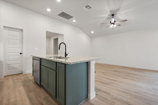 2407 Aberdeen Avenue, Wolfforth, TX 79382