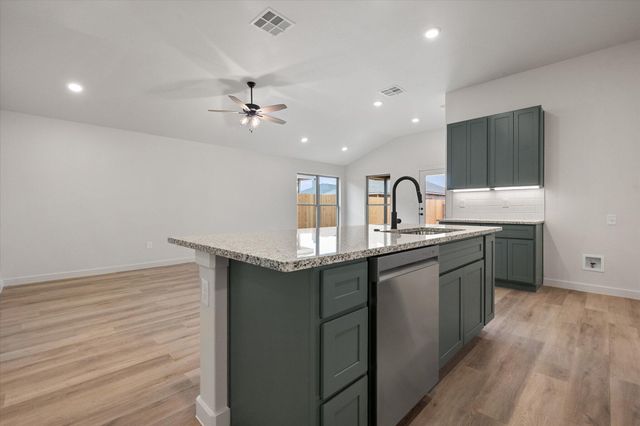 2407 Aberdeen Avenue, Wolfforth, TX 79382