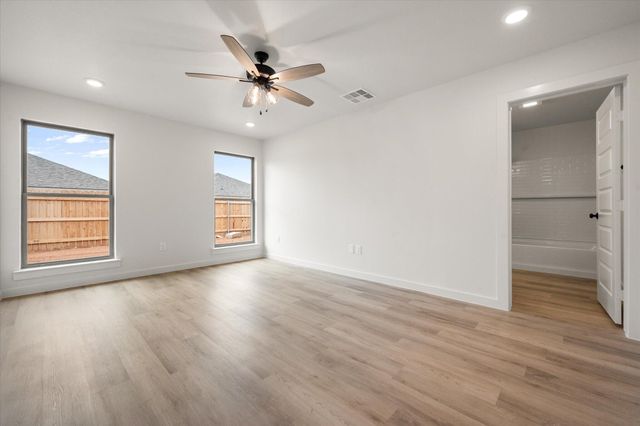 2407 Aberdeen Avenue, Wolfforth, TX 79382