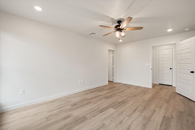 2407 Aberdeen Avenue, Wolfforth, TX 79382