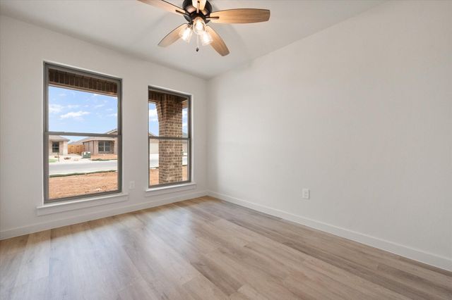 2407 Aberdeen Avenue, Wolfforth, TX 79382