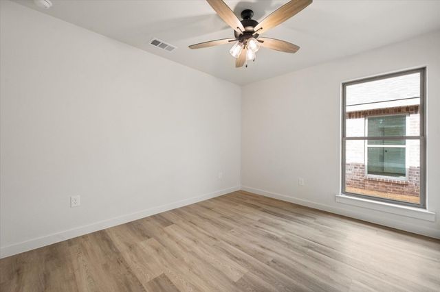 2407 Aberdeen Avenue, Wolfforth, TX 79382