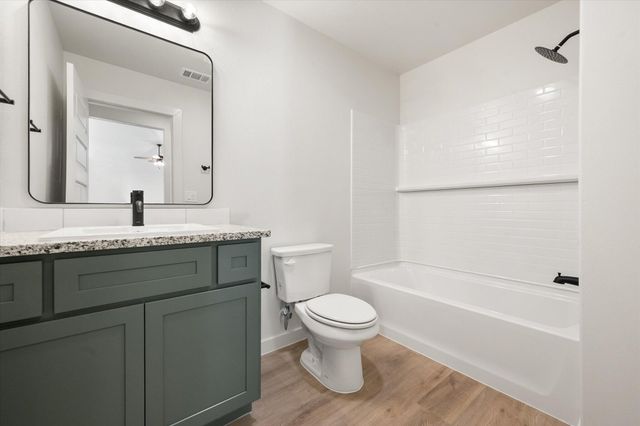 2407 Aberdeen Avenue, Wolfforth, TX 79382