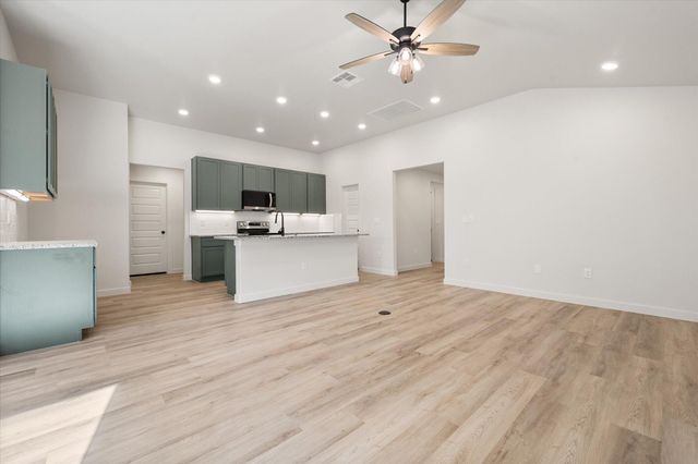 2407 Aberdeen Avenue, Wolfforth, TX 79382