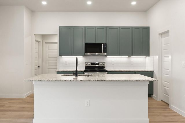 2407 Aberdeen Avenue, Wolfforth, TX 79382