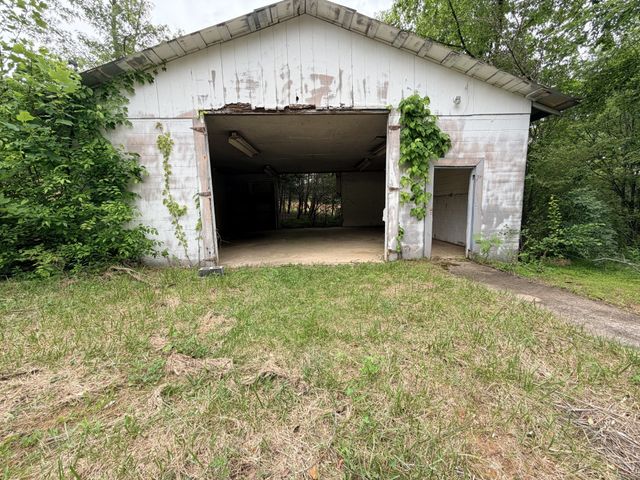 108 Lyell Rd, Hohenwald, TN 38462