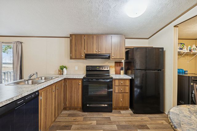 108 Lyell Rd, Hohenwald, TN 38462