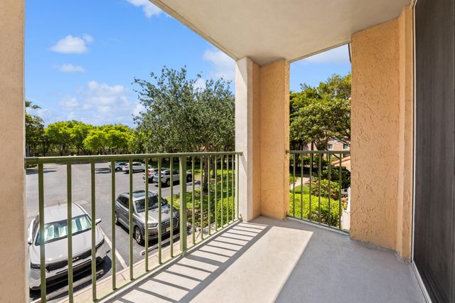 117 Yacht Club Way 205, Hypoluxo, FL 33462