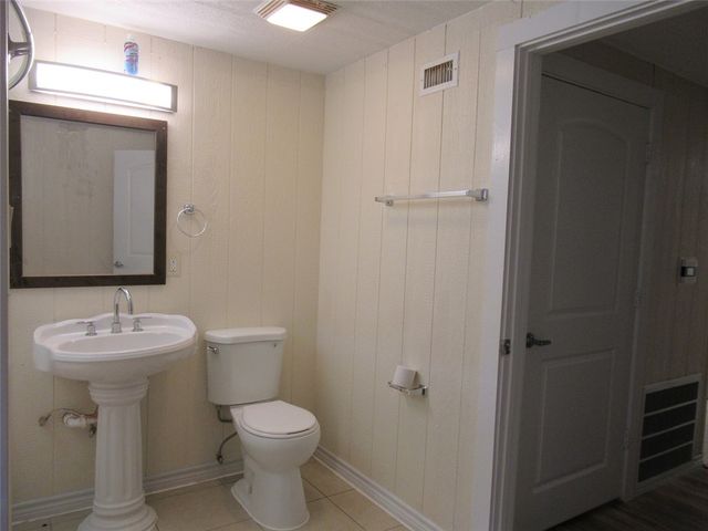 205 West Buck Street, Caldwell, TX 77836