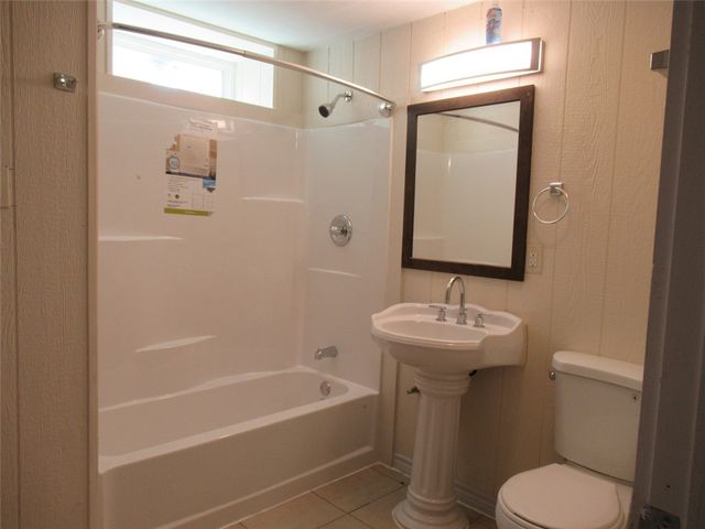 205 West Buck Street, Caldwell, TX 77836