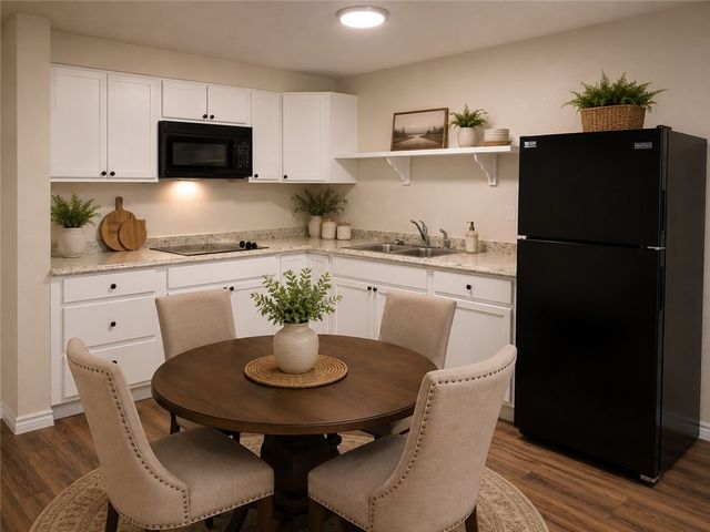 205 West Buck Street, Caldwell, TX 77836
