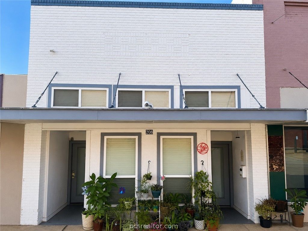 205 West Buck Street, Caldwell, TX 77836