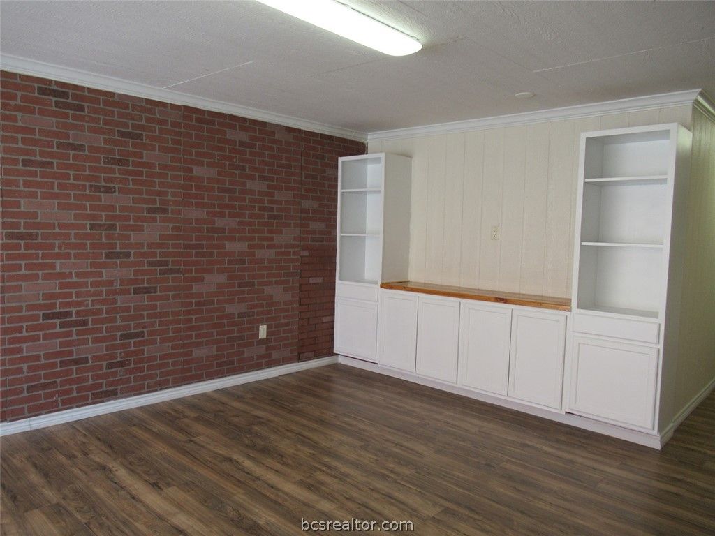 205 West Buck Street, Caldwell, TX 77836 — photo 4