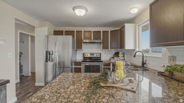 837 E CARNATION DR, Sandy, UT 84094