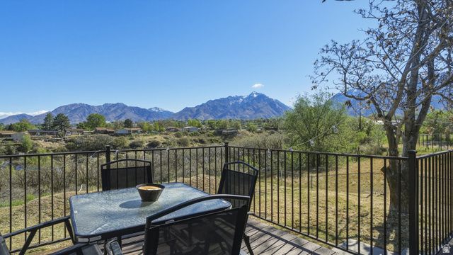 837 E CARNATION DR, Sandy, UT 84094