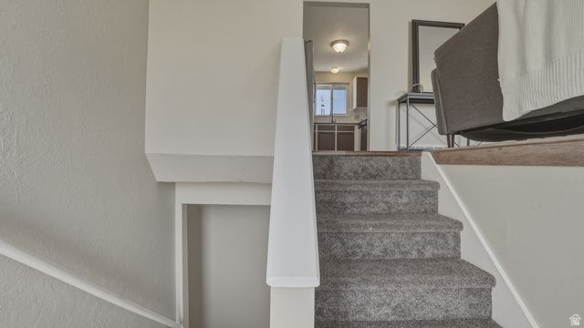 837 E CARNATION DR, Sandy, UT 84094