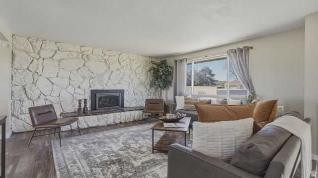 837 E CARNATION DR, Sandy, UT 84094