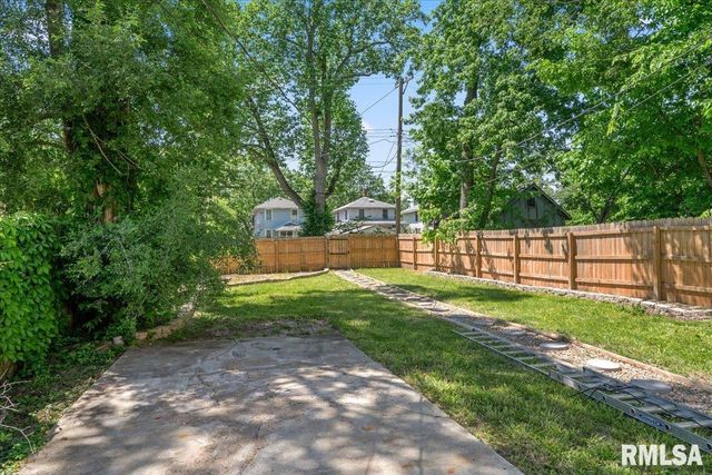 2509 S 10TH Street, Springfield, IL 62703