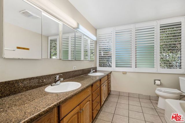 5435 W 64th Street, Los Angeles, CA 90056
