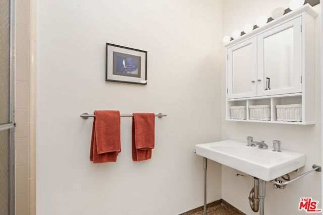 5435 W 64th Street, Los Angeles, CA 90056