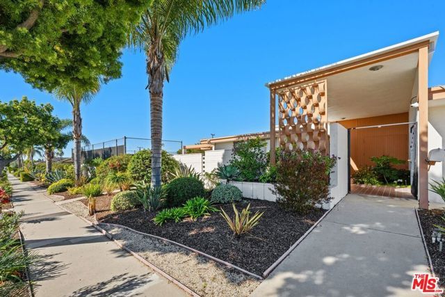 5435 W 64th Street, Los Angeles, CA 90056