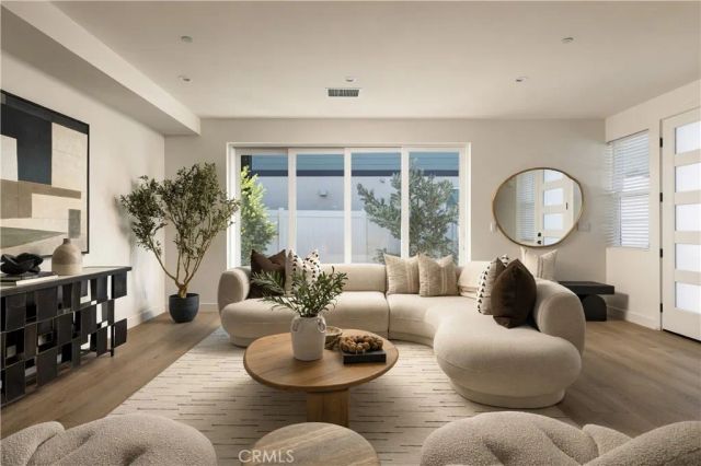 551 Bernard, Costa Mesa, CA 92627