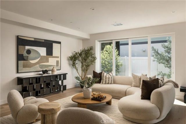 551 Bernard, Costa Mesa, CA 92627