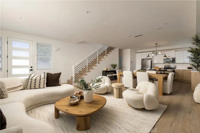 551 Bernard, Costa Mesa, CA 92627