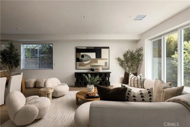 551 Bernard, Costa Mesa, CA 92627