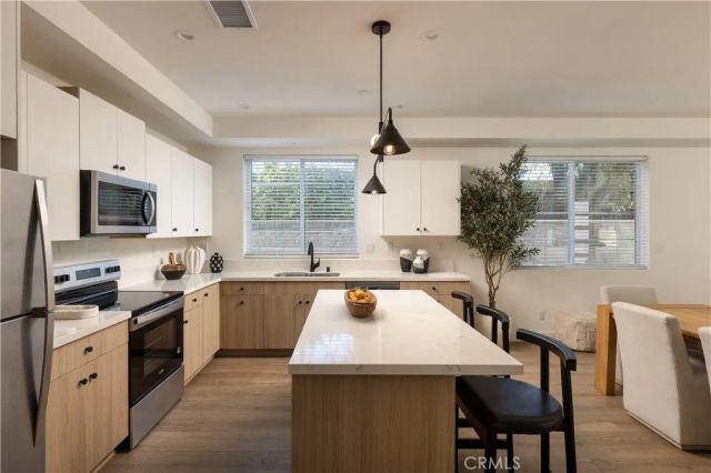 551 Bernard, Costa Mesa, CA 92627