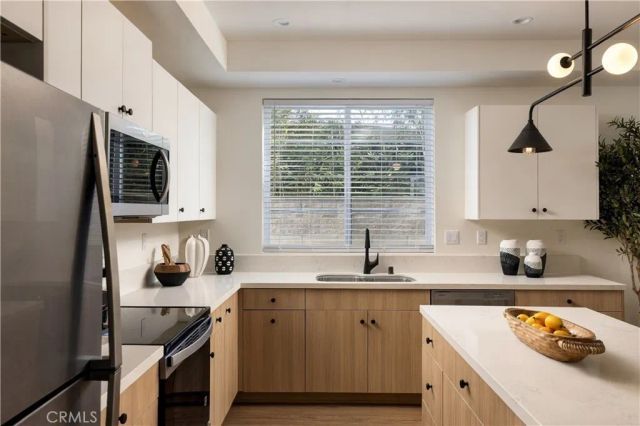 551 Bernard, Costa Mesa, CA 92627