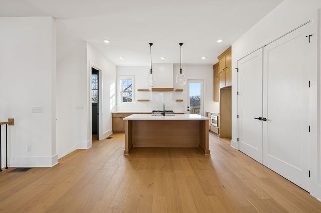 904 Douglas Ave, Nashville, TN 37206