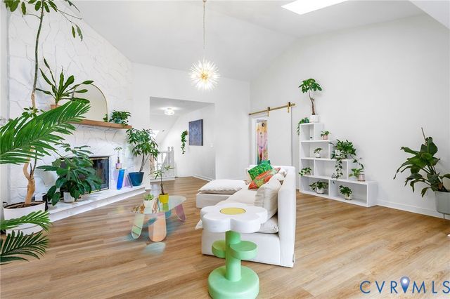 602 Red Maple Dr, Manakin Sabot, VA 23103