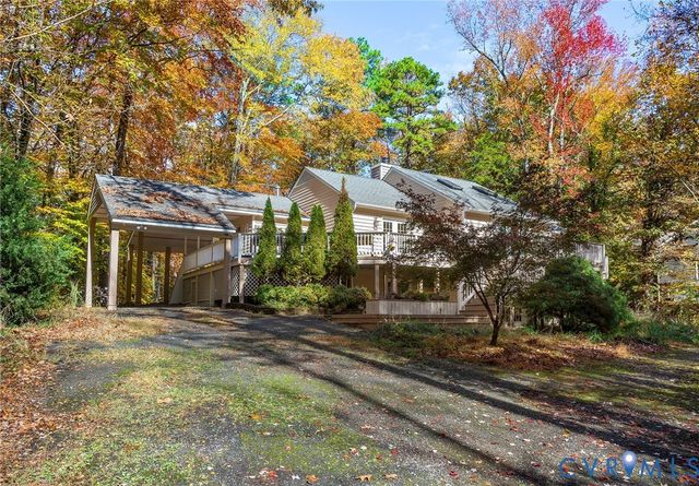 602 Red Maple Dr, Manakin Sabot, VA 23103