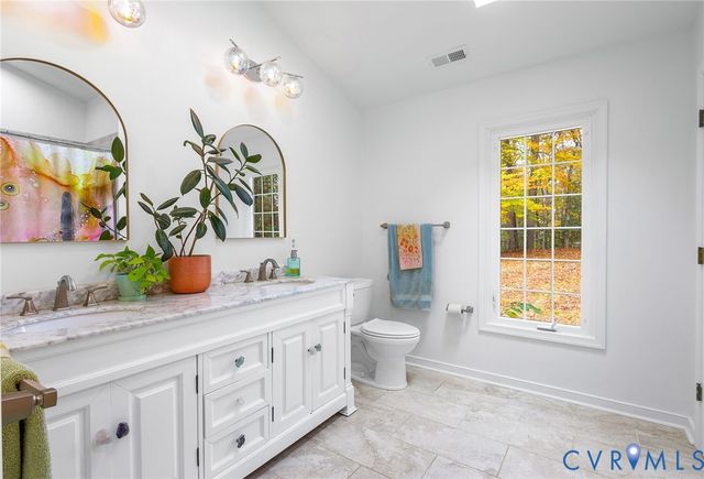 602 Red Maple Dr, Manakin Sabot, VA 23103