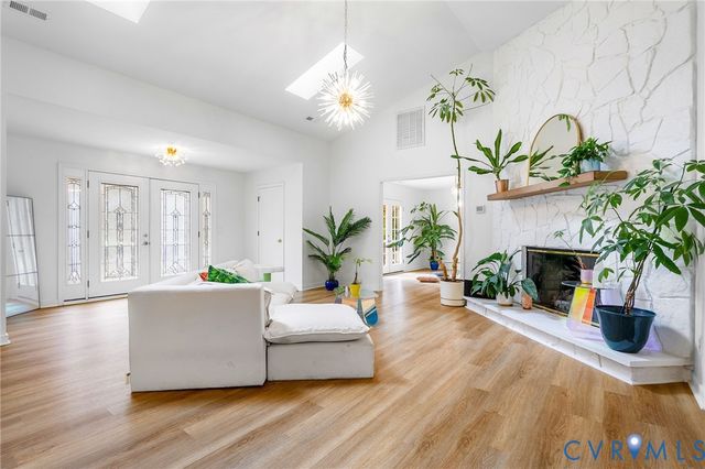 602 Red Maple Dr, Manakin Sabot, VA 23103