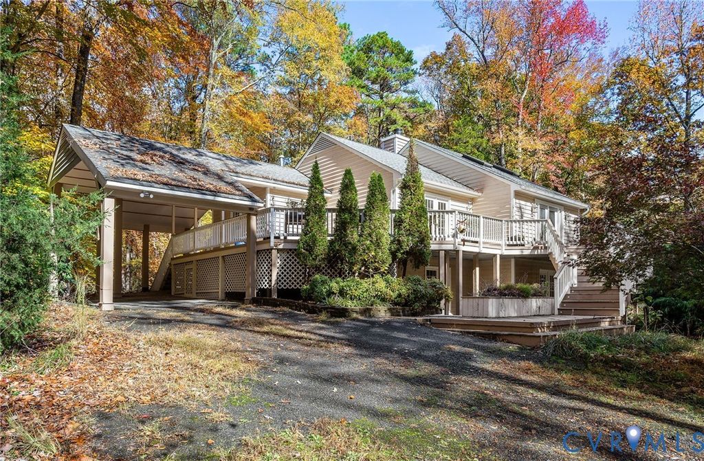 602 Red Maple Dr, Manakin Sabot, VA 23103