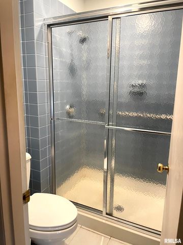 7 PINEWOOD Drive, Carbondale, IL 62901