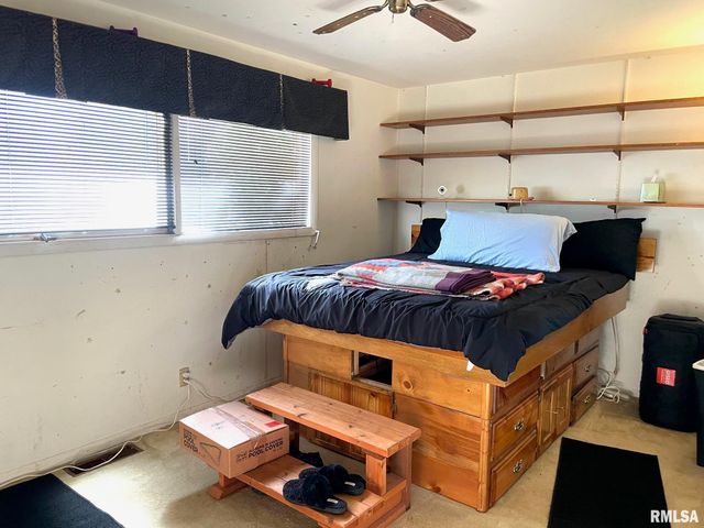 7 PINEWOOD Drive, Carbondale, IL 62901