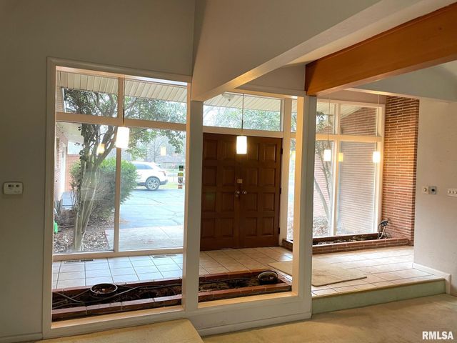 7 PINEWOOD Drive, Carbondale, IL 62901