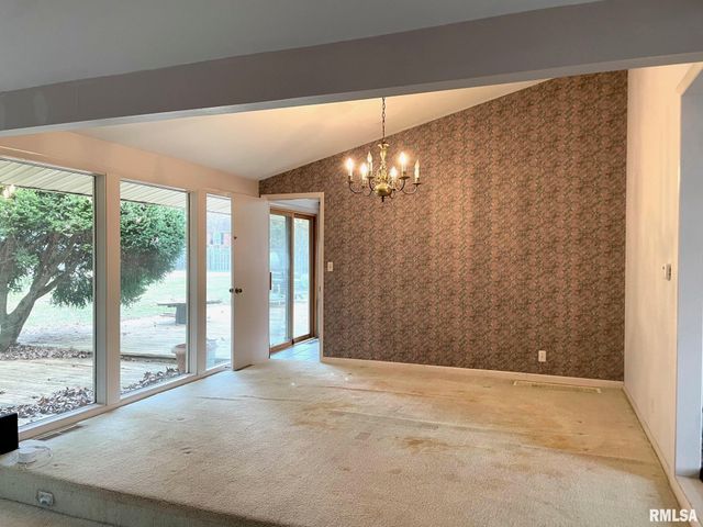 7 PINEWOOD Drive, Carbondale, IL 62901