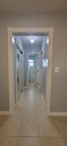 5240 NE 14th Way 5, Fort Lauderdale, FL 33334