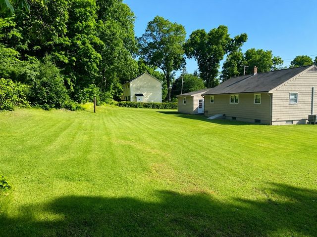 1282 Quaker St, Northbridge, MA 01534