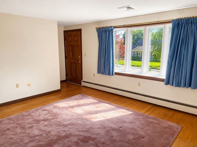 1282 Quaker St, Northbridge, MA 01534